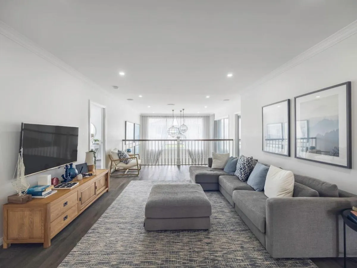 Holiday home Stunning And Luxurious 4-Bedroom Mansion At Rochedale