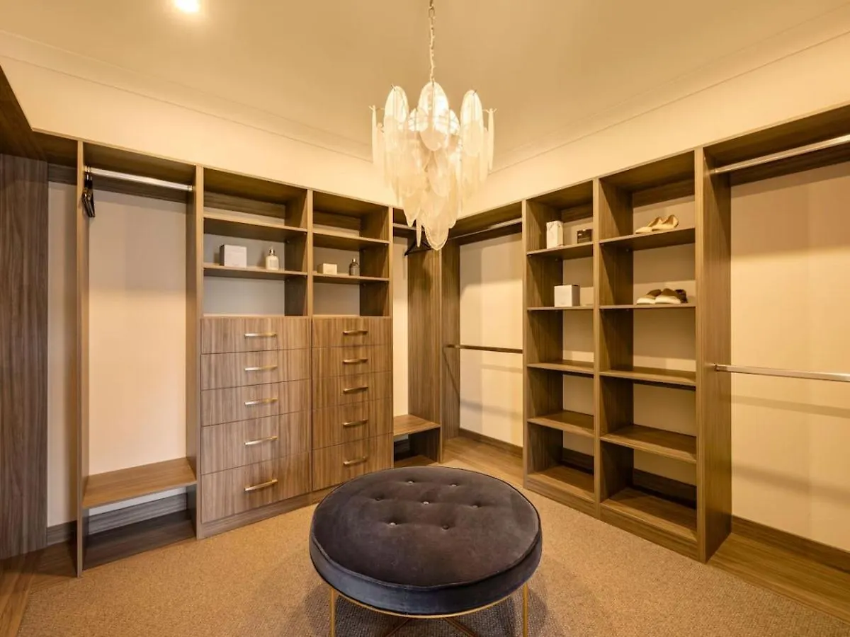 Stunning And Luxurious 4-Bedroom Mansion At Rochedale