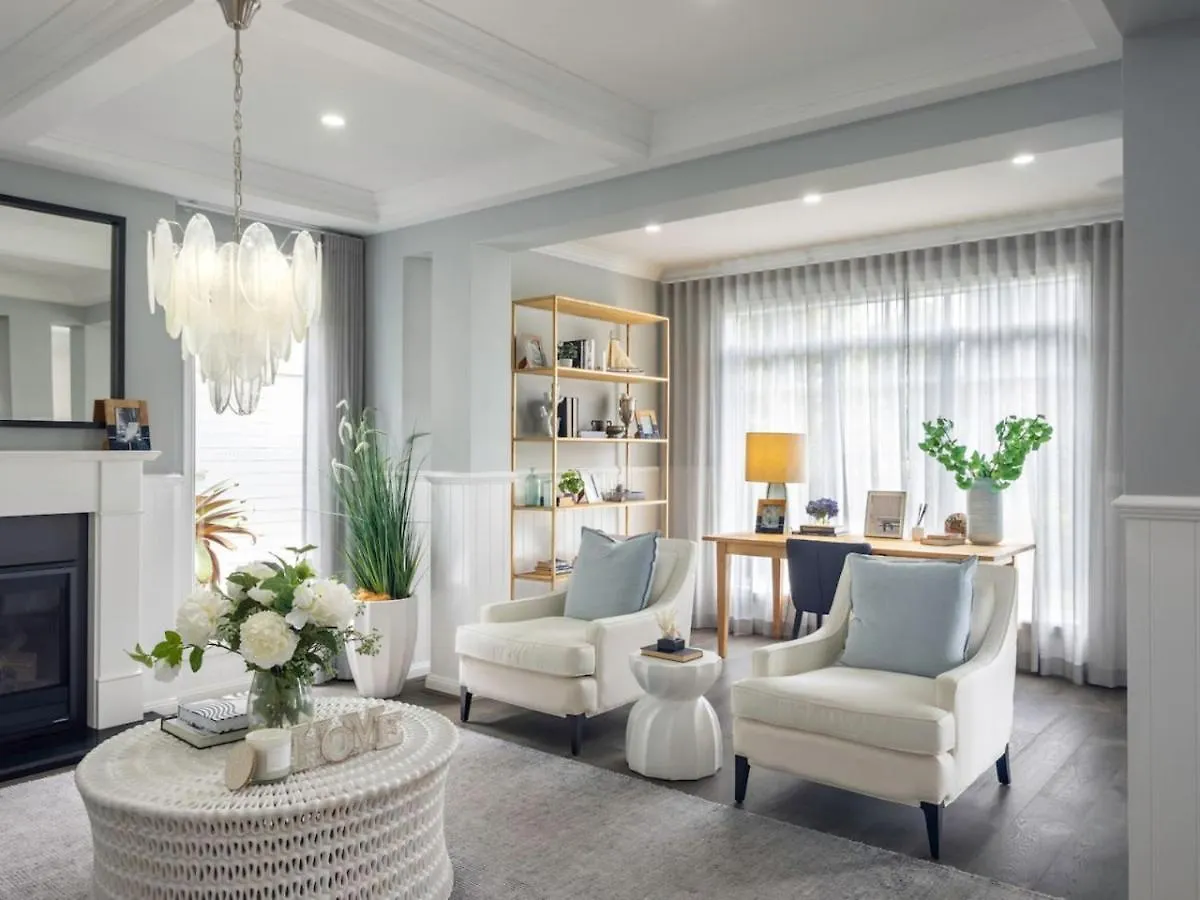 Stunning And Luxurious 4-Bedroom Mansion At Rochedale 0*,