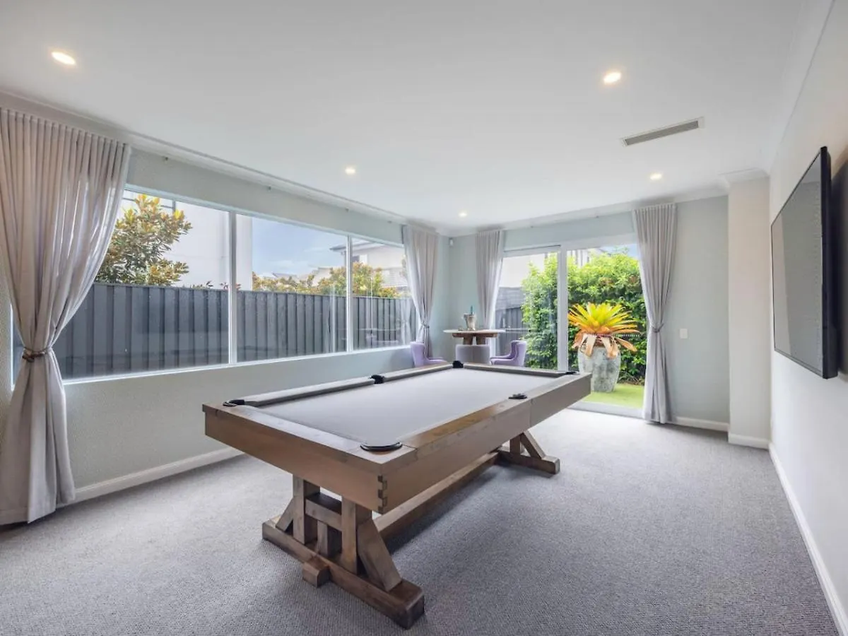 Stunning And Luxurious 4-Bedroom Mansion At Rochedale