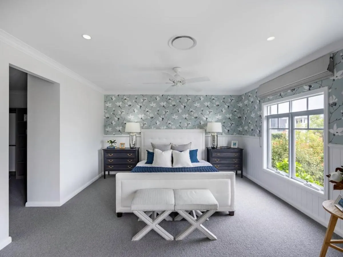 Stunning And Luxurious 4-Bedroom Mansion At Rochedale Australia
