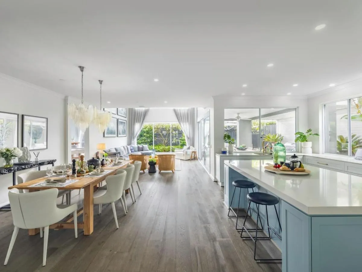 Holiday home Stunning And Luxurious 4-Bedroom Mansion At Rochedale